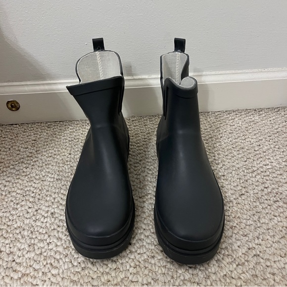 Shoes - Rain boots, gray size 6, brand-new